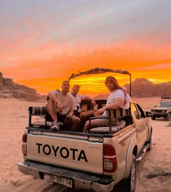Saleem With Jeep Tour Lejlighed Wadi Rum Eksteriør billede
