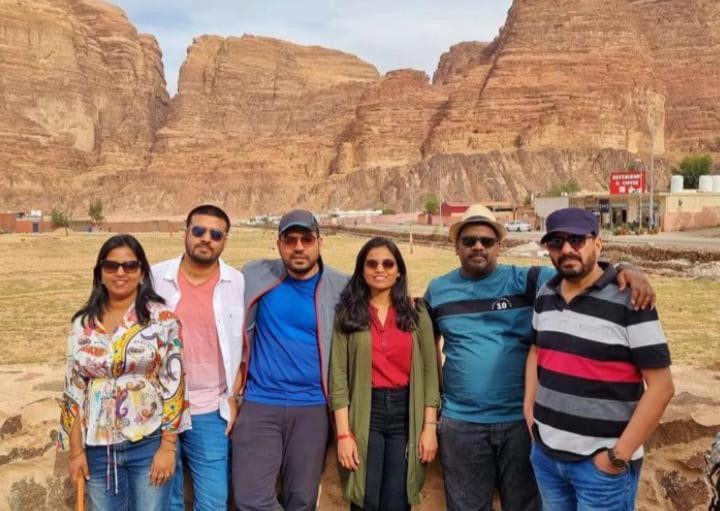 Saleem With Jeep Tour Lejlighed Wadi Rum Eksteriør billede